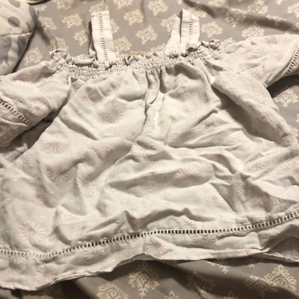 White shirt, love notes with white daisy prints around it